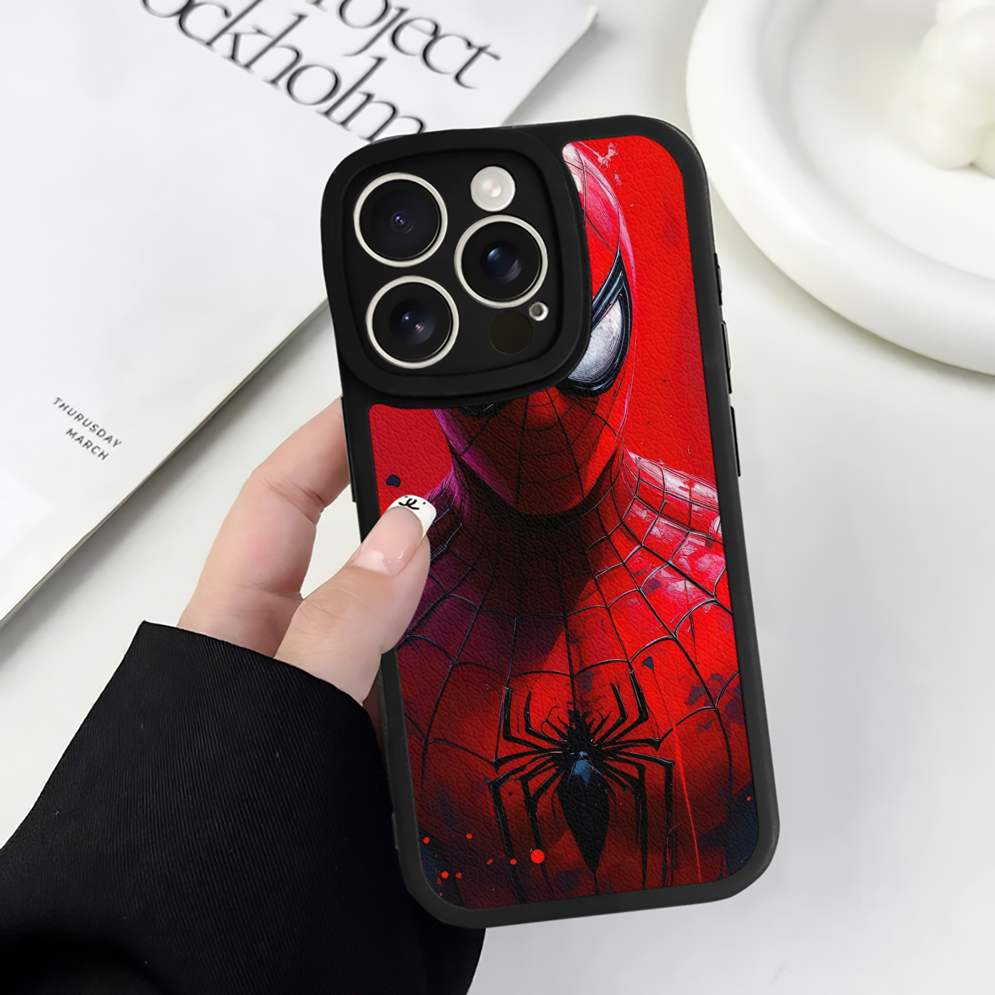 Spider Man スパイダーマン 【iPhone 16シリーズ対応】シリコンスマホケース（レザー調） 材質：シリコン